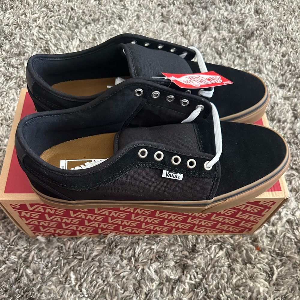 Brand new mens vans chukka low black and gum size 12
